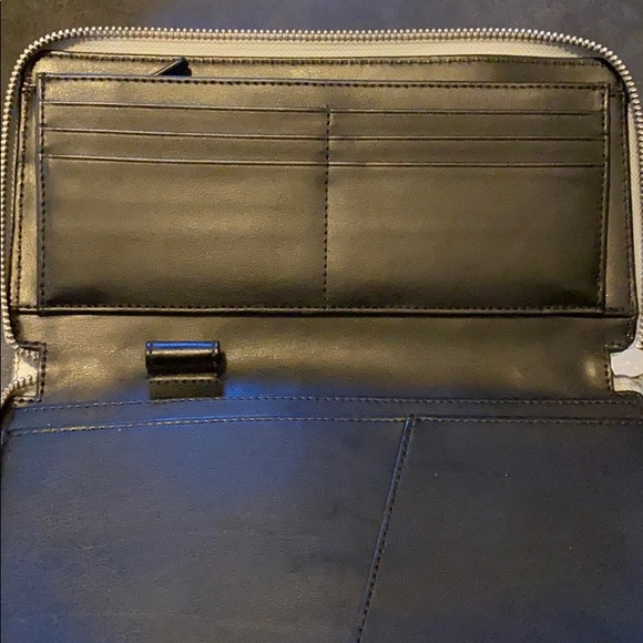 Marc‎ Jacobs Large Zippered Wallet - Picture 3 of 4